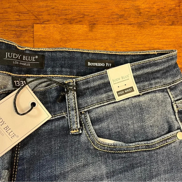 NWT Judy Blue Distressed High Rise Boyfriend Fit Size 13/31 - Picture 4 of 14
